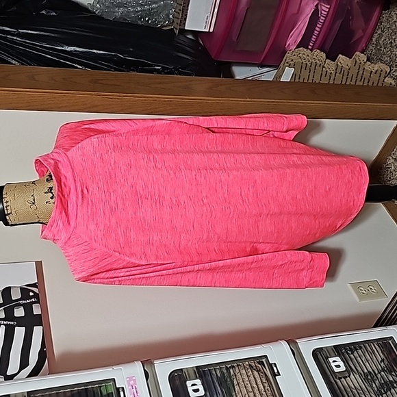 Hot pink lightweight long sleeved top. 3x. - Picture 3 of 4